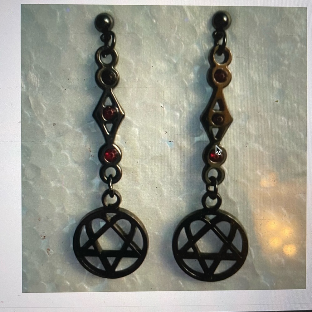 ISO IN SEARCH OF H.I.M. Heartagram earrings circa 2006 Oy Bravado merchandising